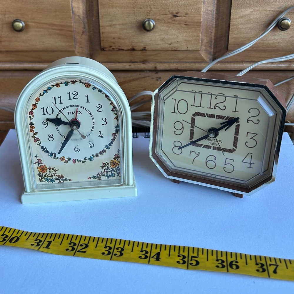 2 VNTG clocks Timex Floral White and Westcloc Dialite Brown they work!